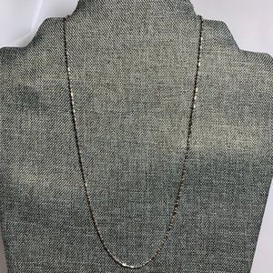 18" Stainless 1mm Faceted Mixed Link Chain. (462)